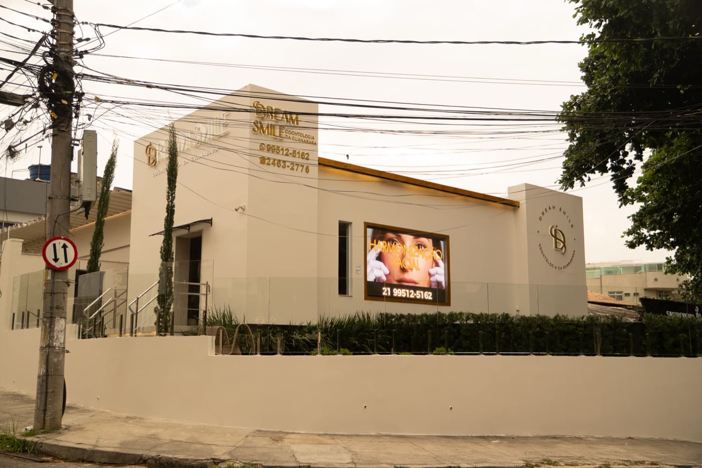 Fachada da clínica Dream Smile Odontologia na Ilha do Governador